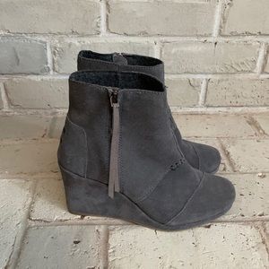 TOMS Gray Desert Wedge High Zip Suede Bootie Size 7.5